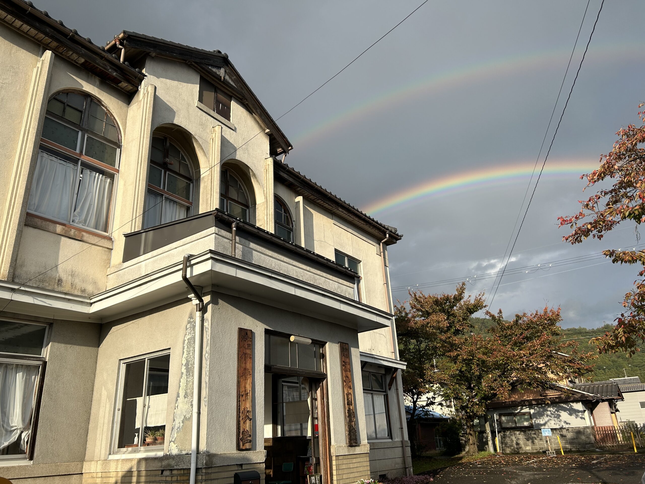 撮りにこんせ‼フォトコンテスト|滋賀・長浜北部|11月07日3枚目 江北図書館と虹