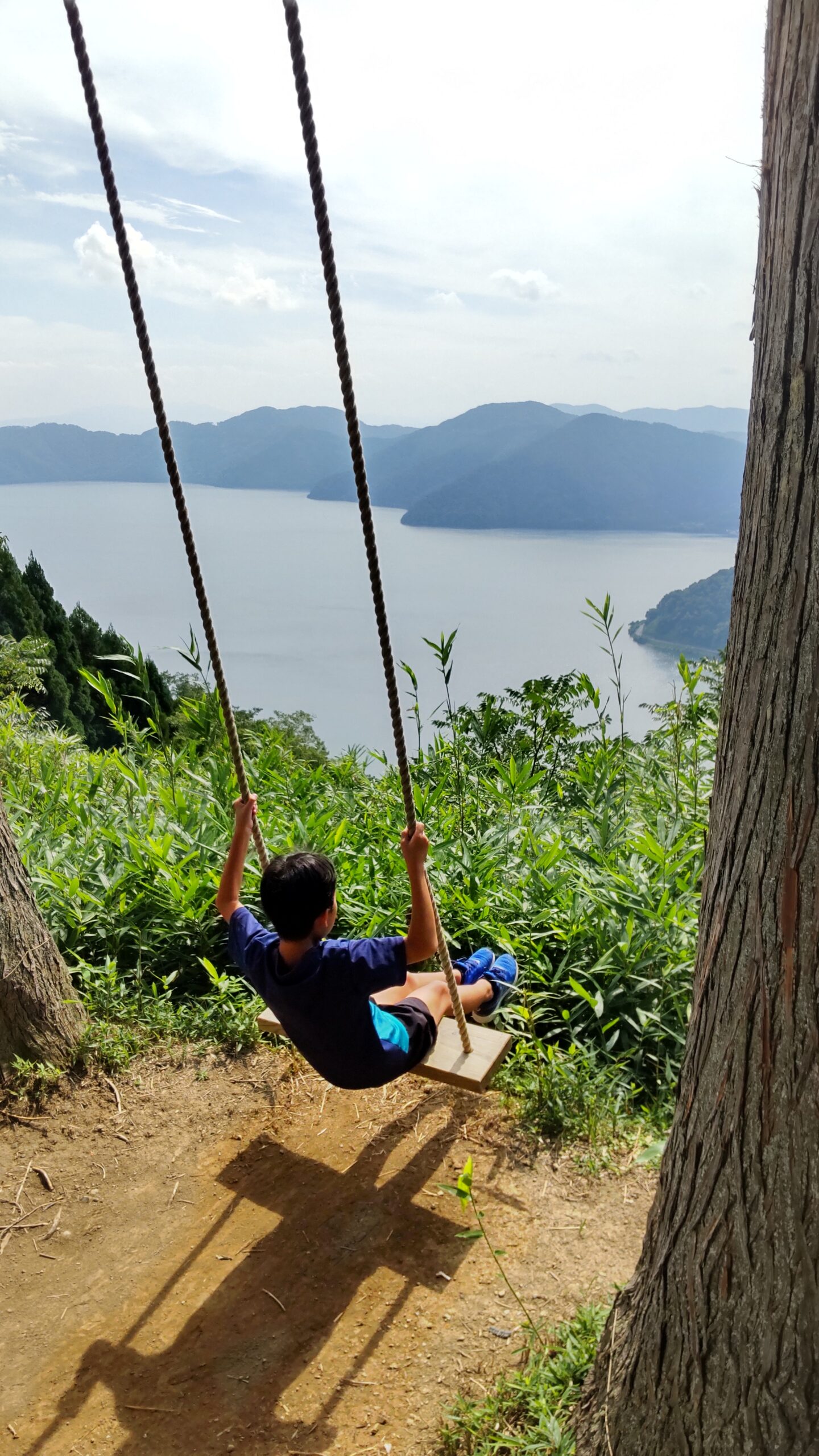撮りにこんせ‼フォトコンテスト|滋賀・長浜北部|091806_賤ヶ岳でブランコしたよ