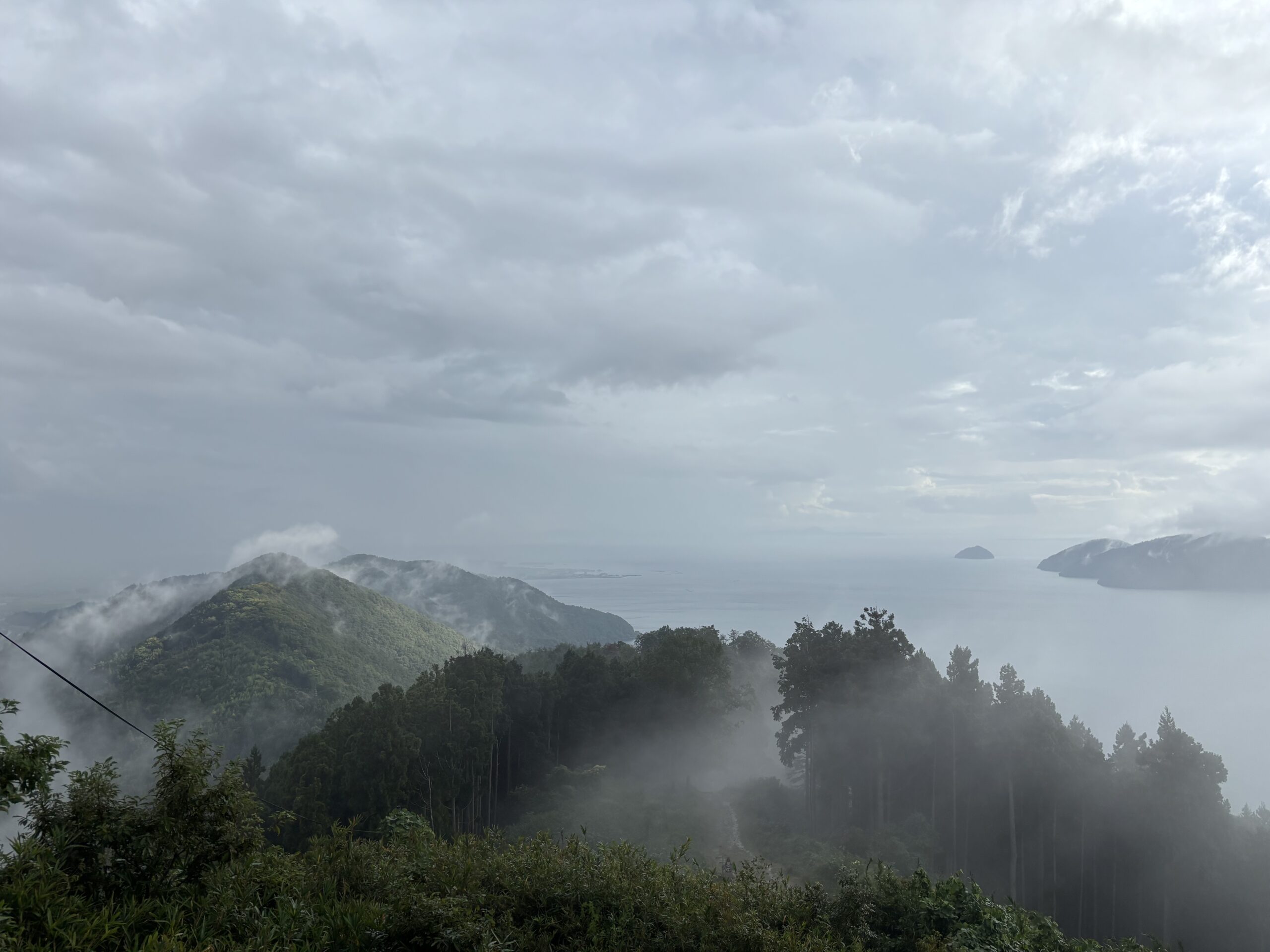 撮りにこんせ‼フォトコンテスト|滋賀・長浜北部|101405_霧立つ神の島